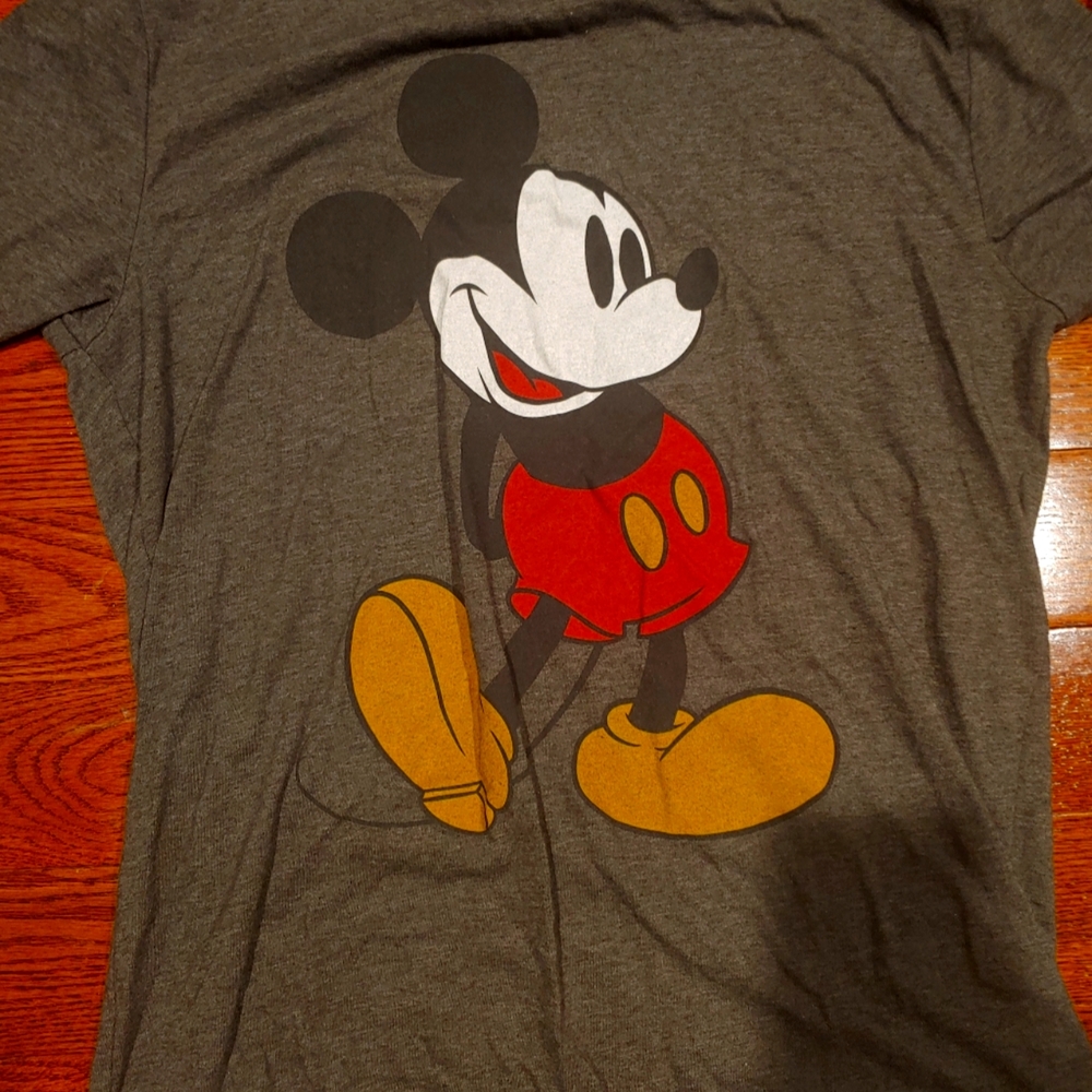 Disney mickey shirt med